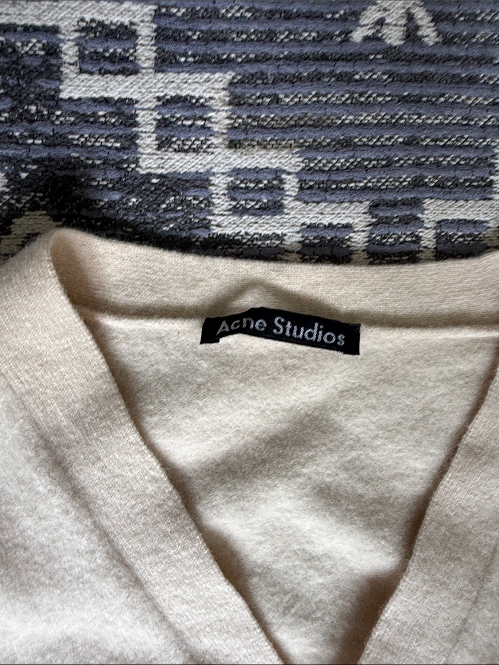 Acne Studios Shrunken Wool Cardigan Appliqué Cream Long Sleeve - Picture 2 of 7